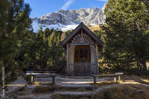 Cappella nelle dolomiti photo