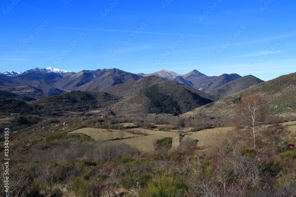 Obraz premium Montagnes du Donezan dans les Pyrénées