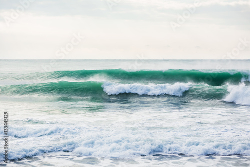Fototapeta Naklejka Na Ścianę i Meble -  Beautiful wave in ocean and Sun rays