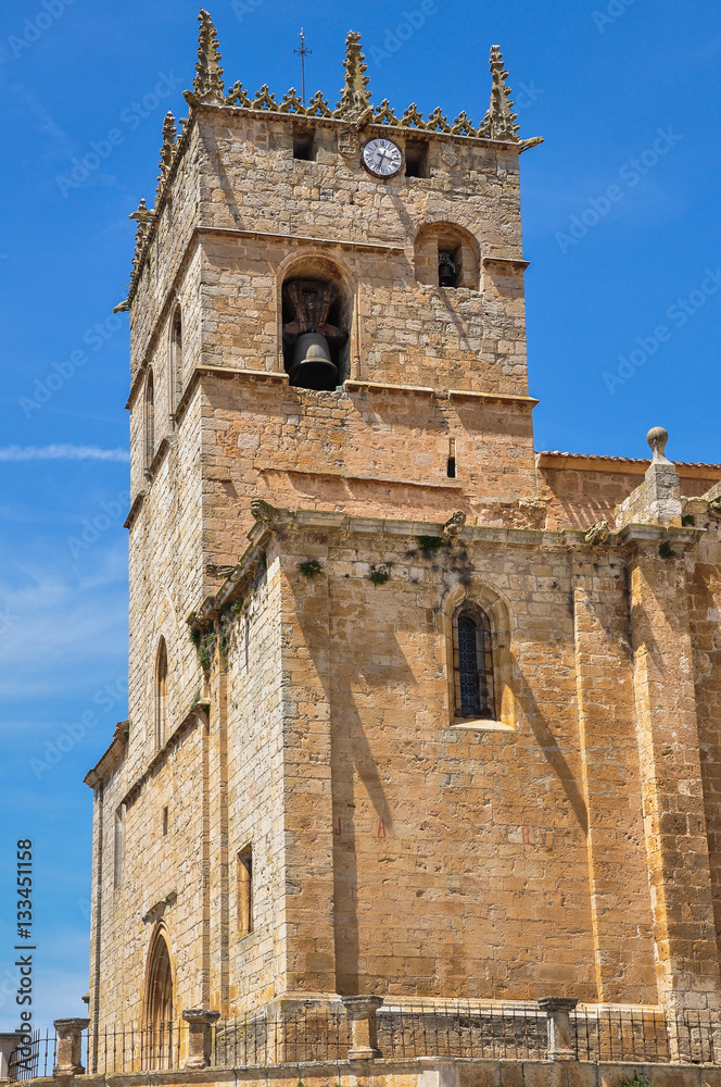 Torre gótica de la iglesia de Santa María, Gumiel de Izán, Burgos