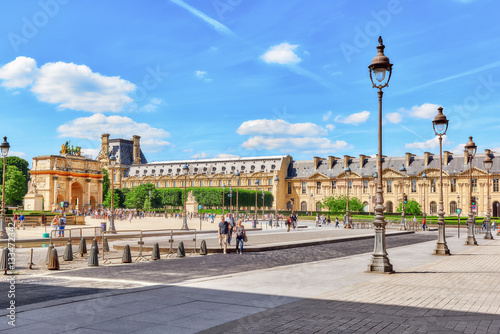 PARIS, FRANCE - JULY 06, 2016 : Arc de Triomphe du Carrousel (18 photo