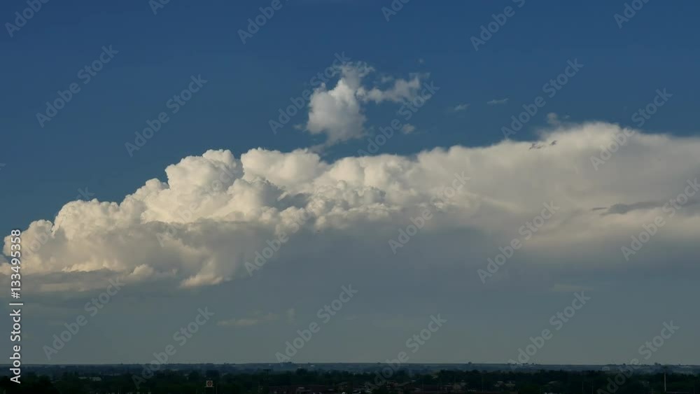 Strong Updrafts Feed Thunderstorm on Plains Strong Updrafts Feed Thunderstorm on Plains