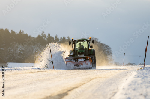 Schneeräumung mit Traktor