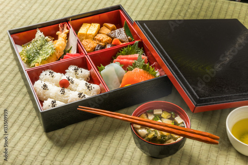 幕の内弁当 japanese box lunch