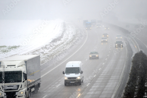 Autobahn im Winter 