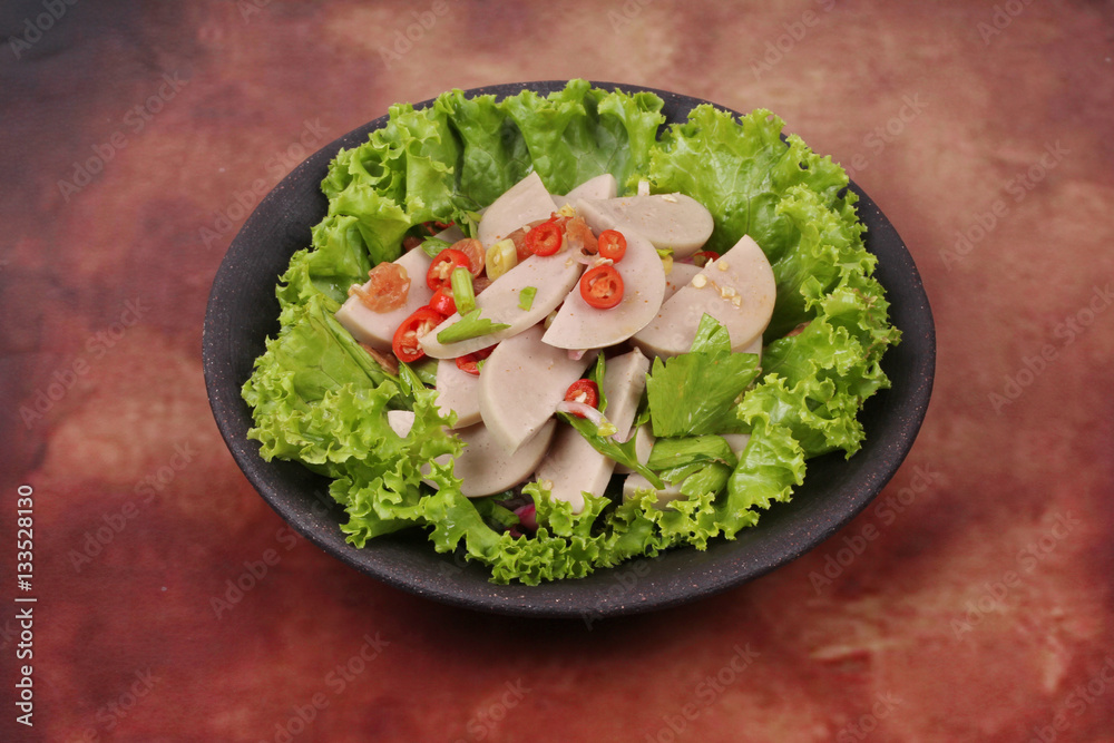 Spicy mixed vegetable salad with sliced Thai white pork sausage