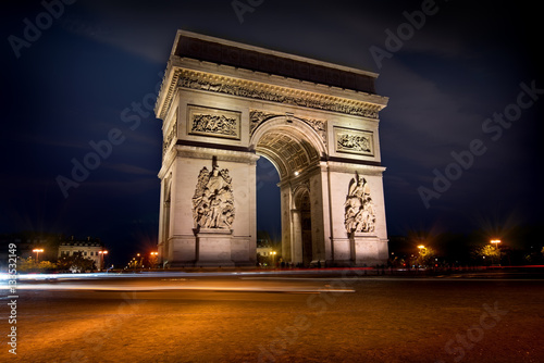 Arc de triomphe in evening © Givaga