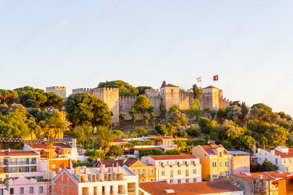 Castelo de São Jorge, die Burg als Wahrzeichen von Lissabon, Portugal.