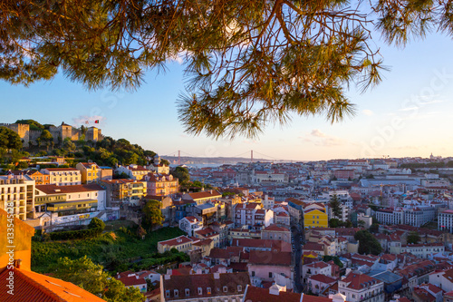 Blick über Lissabon, die Haupstadt Portugals bei Sonnenuntergang.