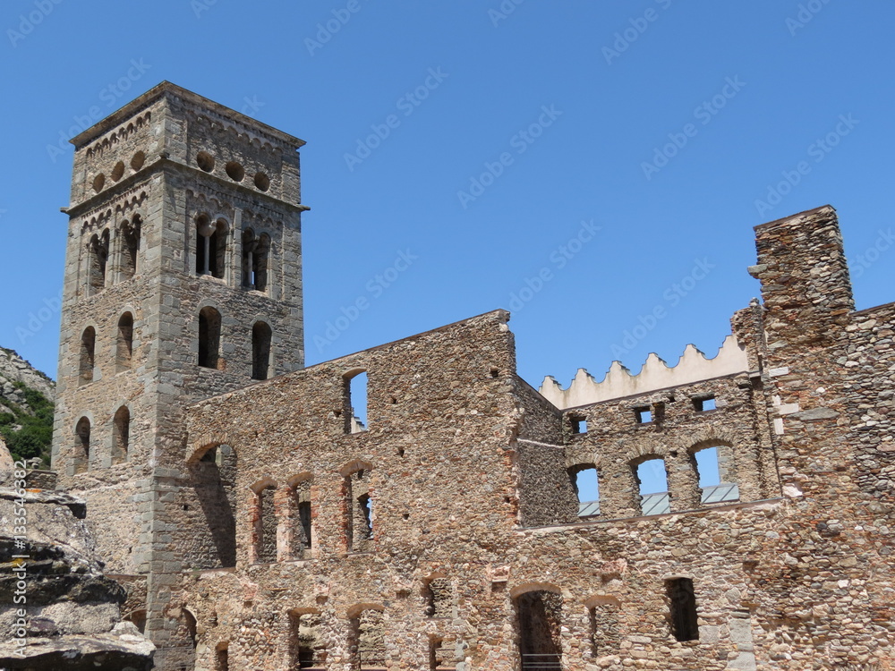 Espagne - Catalogne - Monastère de Sant Pere de Rodes - Tour et vieux murs