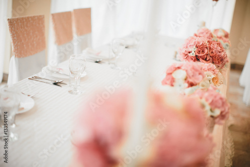 Fototapeta Naklejka Na Ścianę i Meble -  Flower wedding decoration on the table