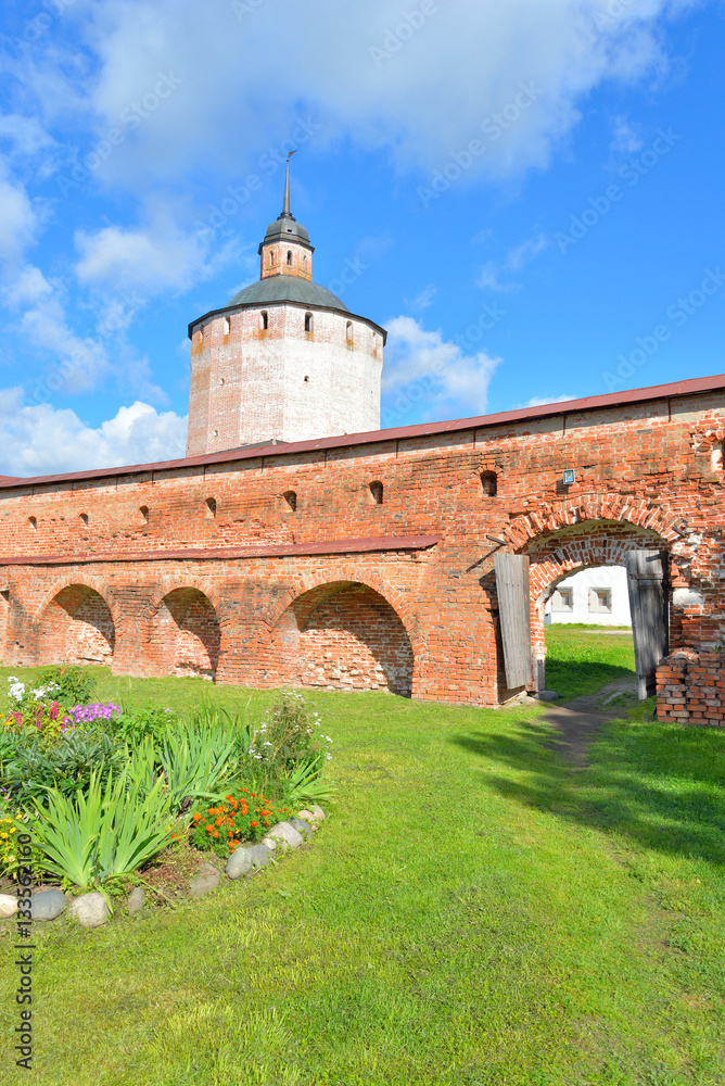 Wall of Kirillo-Belozersky monastery by day.
