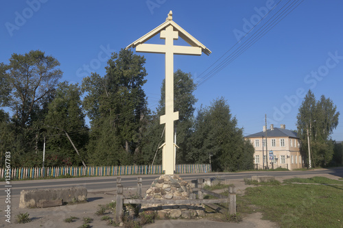 Worship cross on the site of the destroyed during the Soviet era temple Great Martyr Paraskeva in the city of Totma, Vologda region, Russia © muhor
