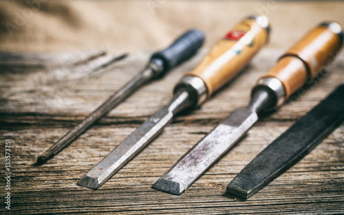 Cuadro en lienzo Old hand tools on wooden background