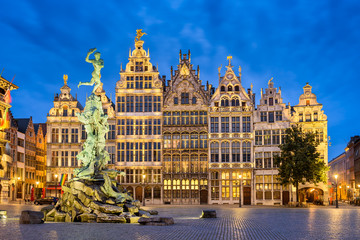 Tableau sur plexiglas Anvers Grote Markt façades historiques d'Anvers colorées  © Mapics