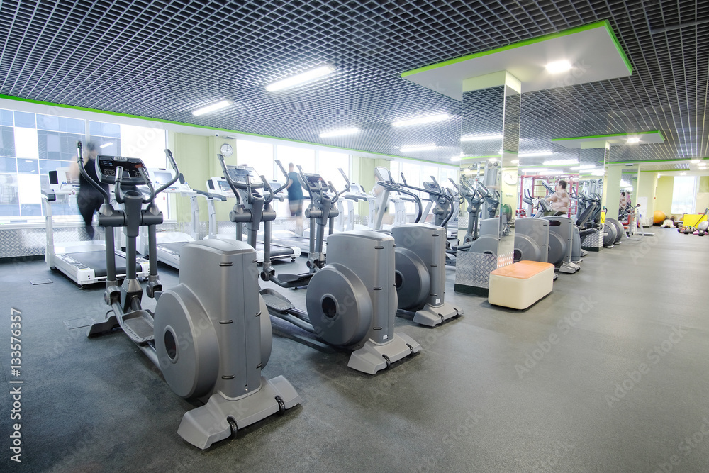 Obraz premium Interior of a modern fitness hall with fitness machines
