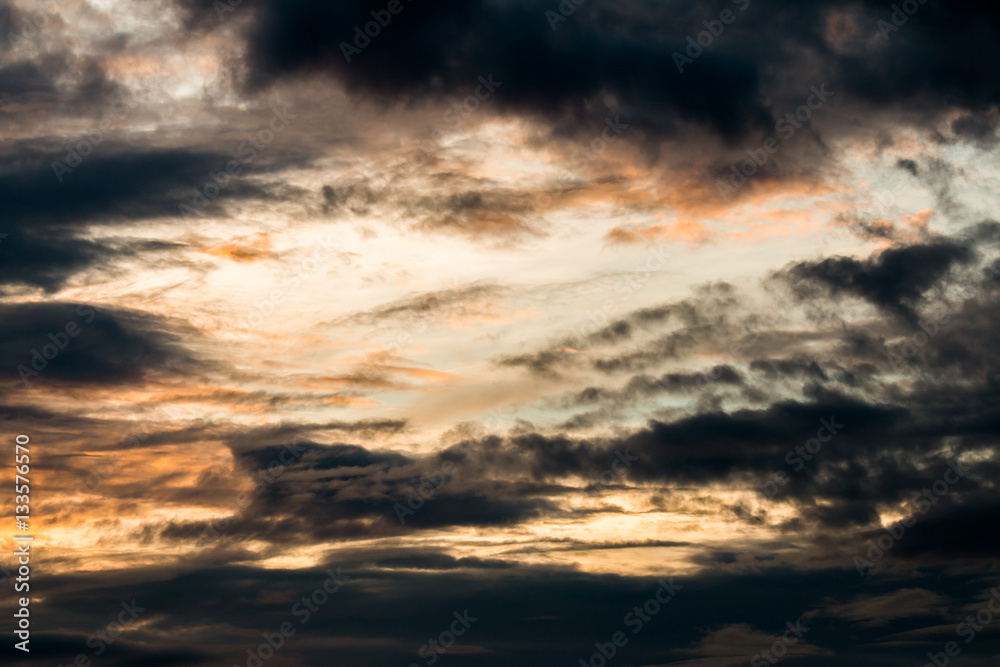 Obraz premium colorful dramatic sky with cloud at sunset