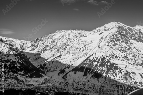 черно белый пейзаж, горы Кавказа