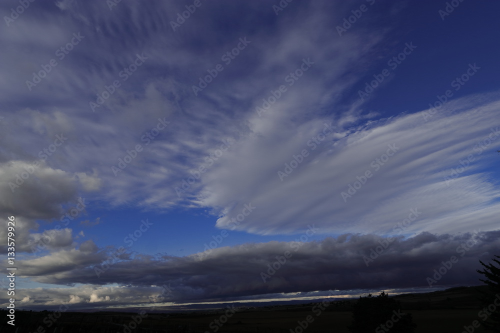 Ciel nuageux dans le Razès, Aude, France