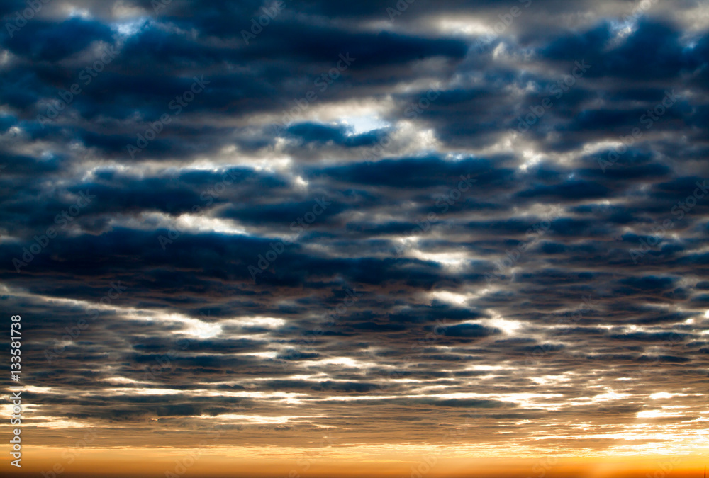 Obraz premium colorful dramatic sky with cloud at sunset
