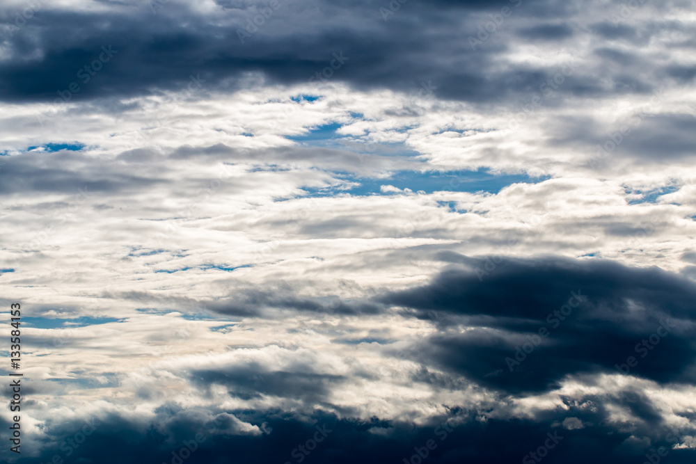 Obraz premium colorful dramatic sky with cloud at sunset