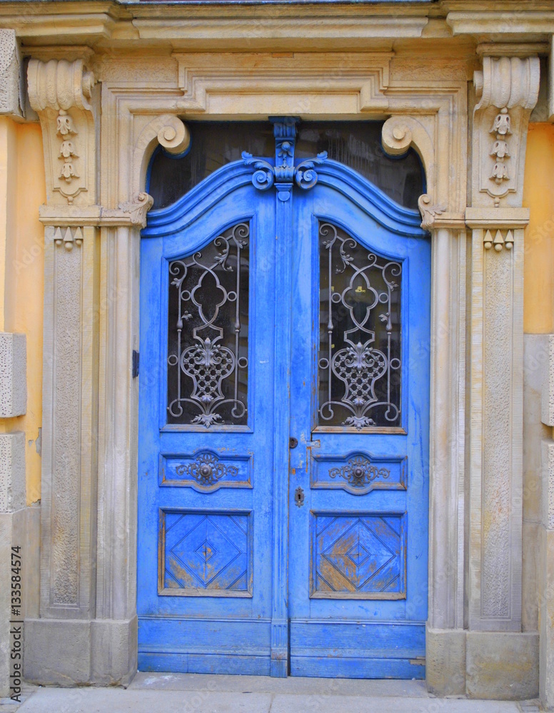 Niebieskie drzwi