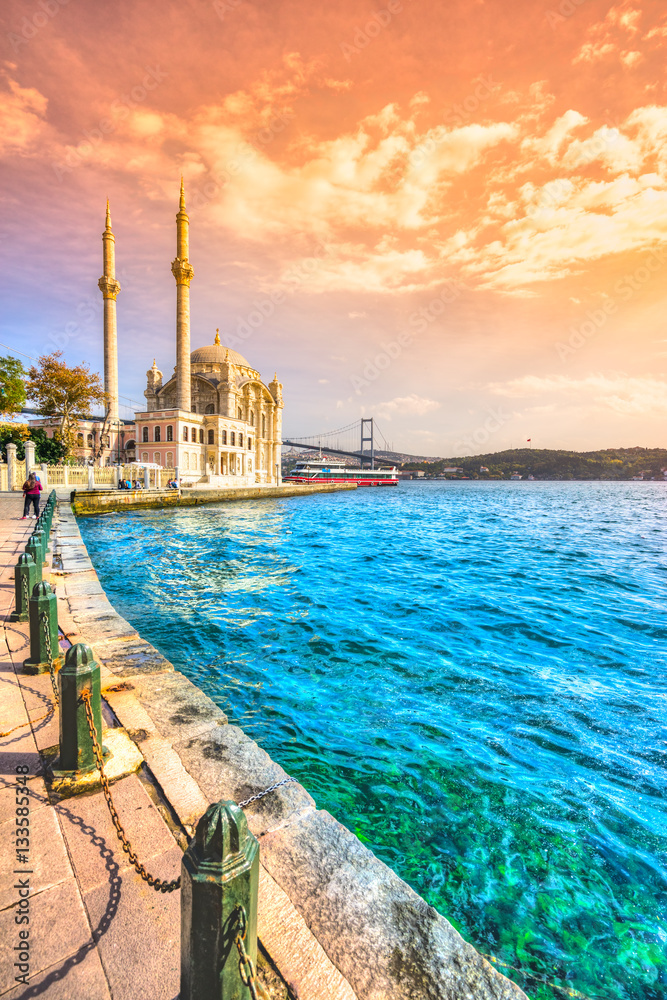 Fototapeta premium Ortakoy mosque, Istanbul, Turkey