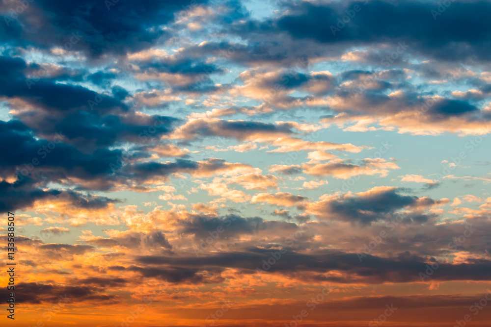 colorful dramatic sky with cloud at sunset - obrazy, fototapety, plakaty 