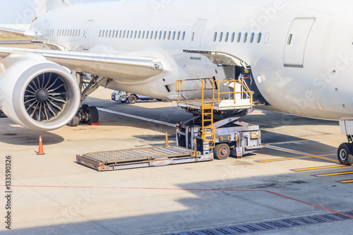 Loading platform of air freight to the aircraft