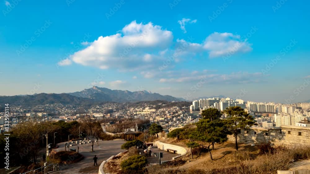 서울 성곽과 도심의 모습을 타임랩스로 담아내다. 서울 성곽과 도심의 모습을 타임랩스로 담아내다.