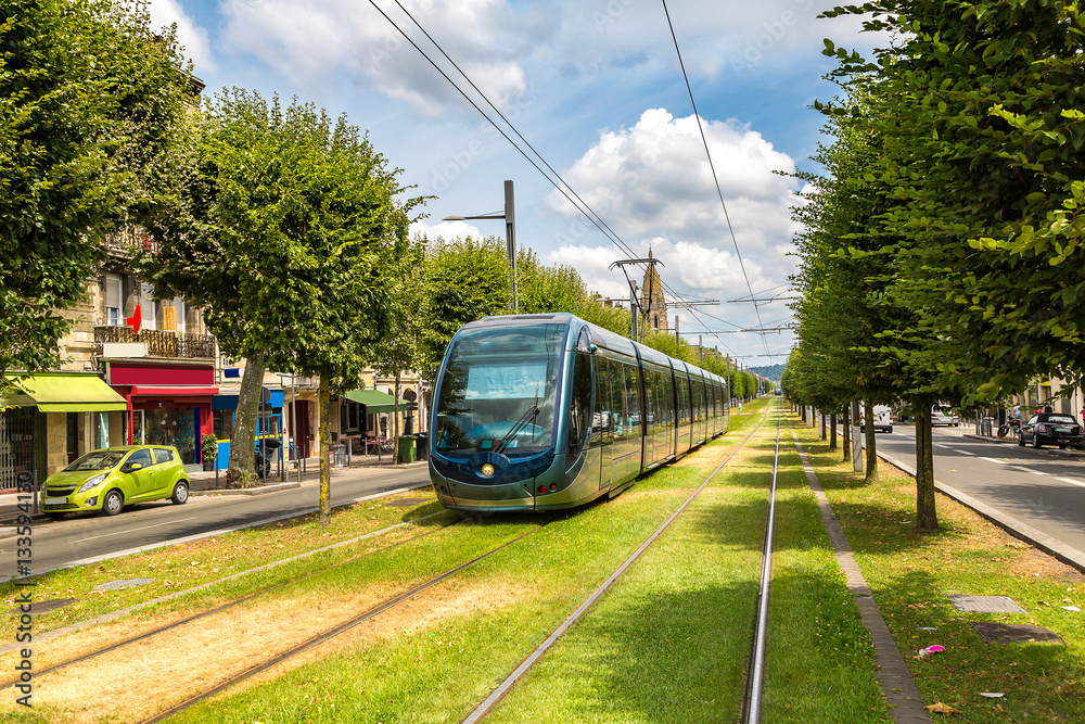 Modern city tram in Bordeaux - obrazy, fototapety, plakaty 