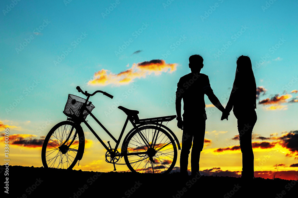 Obraz premium Young handshake at silhouettes.