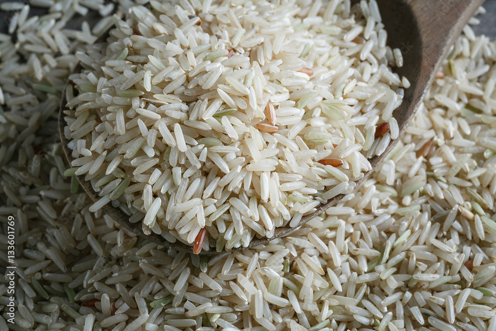 Brown rice, jasmine rice on the wood background