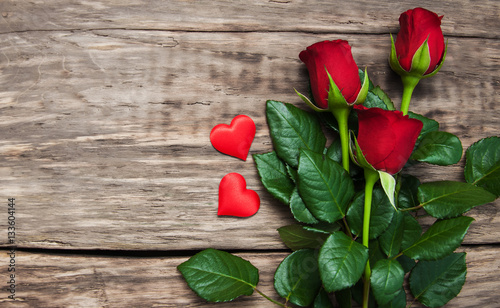Fototapeta Naklejka Na Ścianę i Meble -  Red roses and hearts
