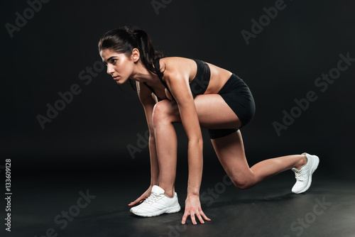 Portrait of a fit female athlete ready to run © Drobot Dean