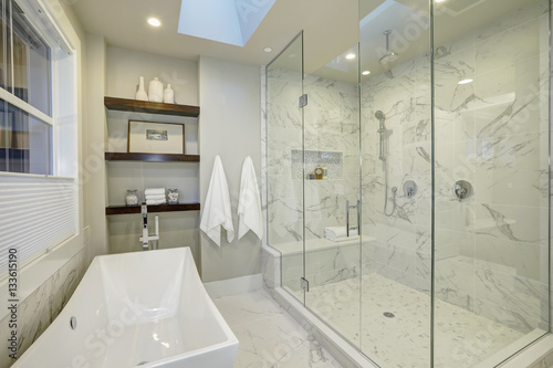 Photography Amazing master bathroom with large glass walk-in shower