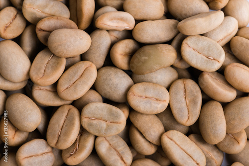 Un-roast arabica raw coffee beans