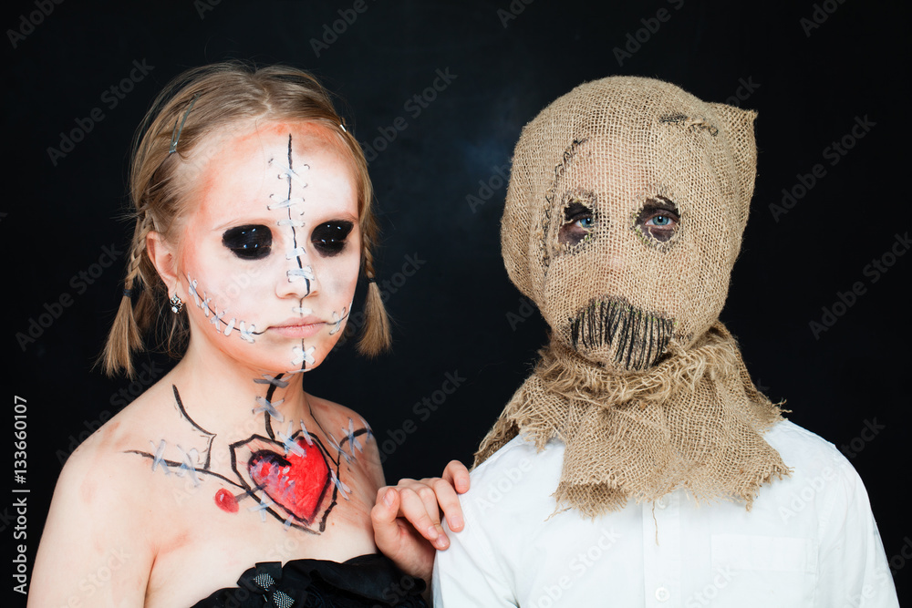 Φωτογραφία Halloween Dead Doll and Jackstraw. Young Boy and Girl with Hallo
