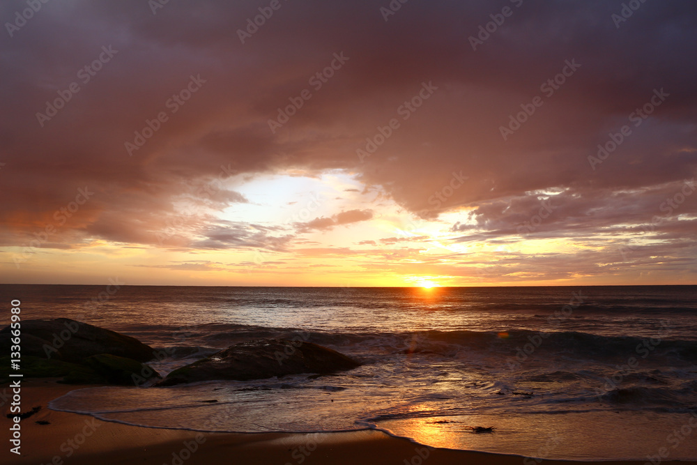 Sonnenaufgang und Meer, Arugam Bay, Sri Lanka