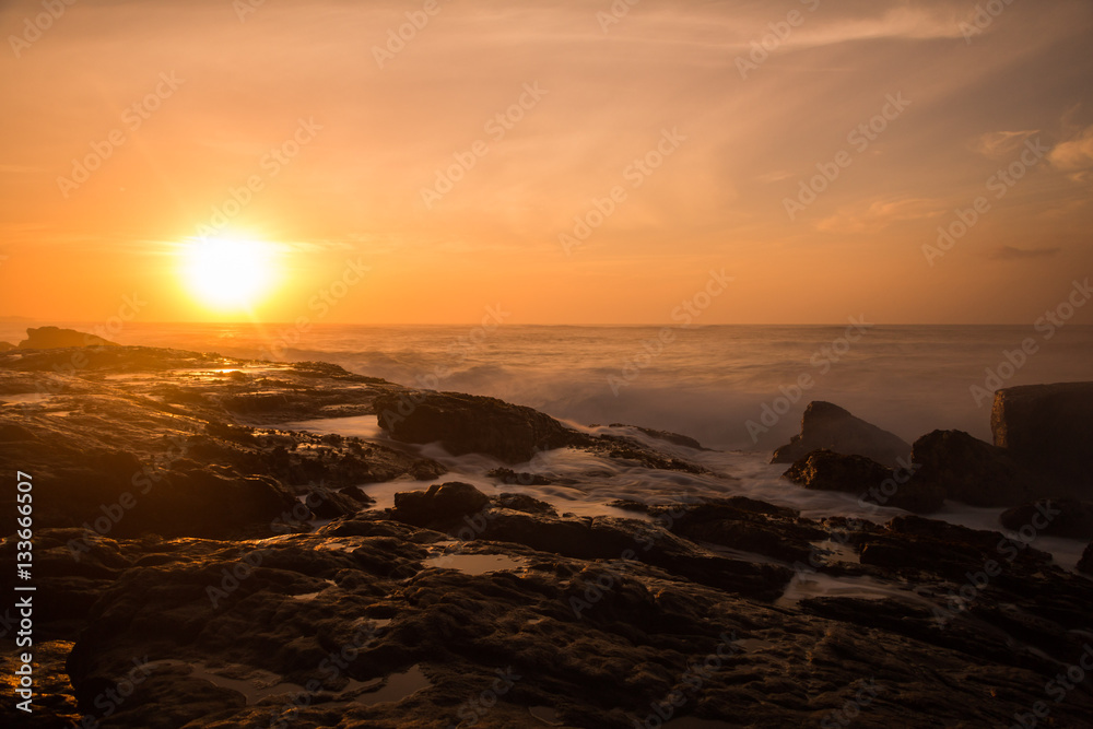 Sonnenaufgang am Meer, oranges Licht, Sri Lank