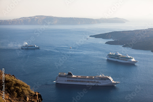 Santorini cruise ships