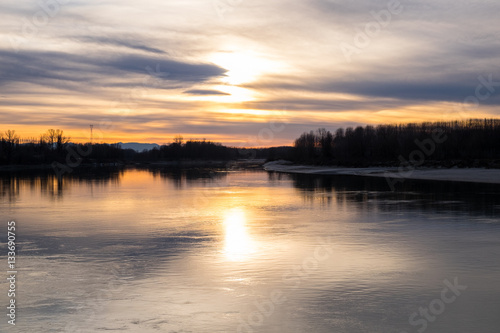 Tramonto sul fiume Po © andrix