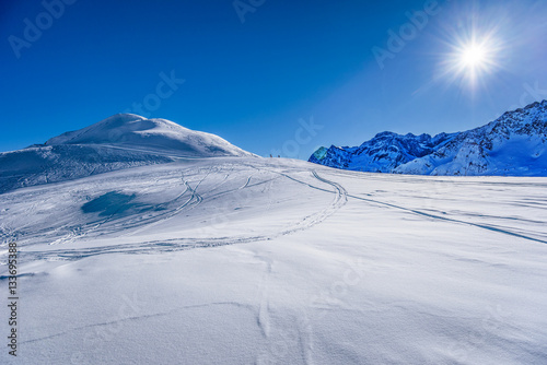 Sun and snow in Gavarnie ski resort © sasha64f