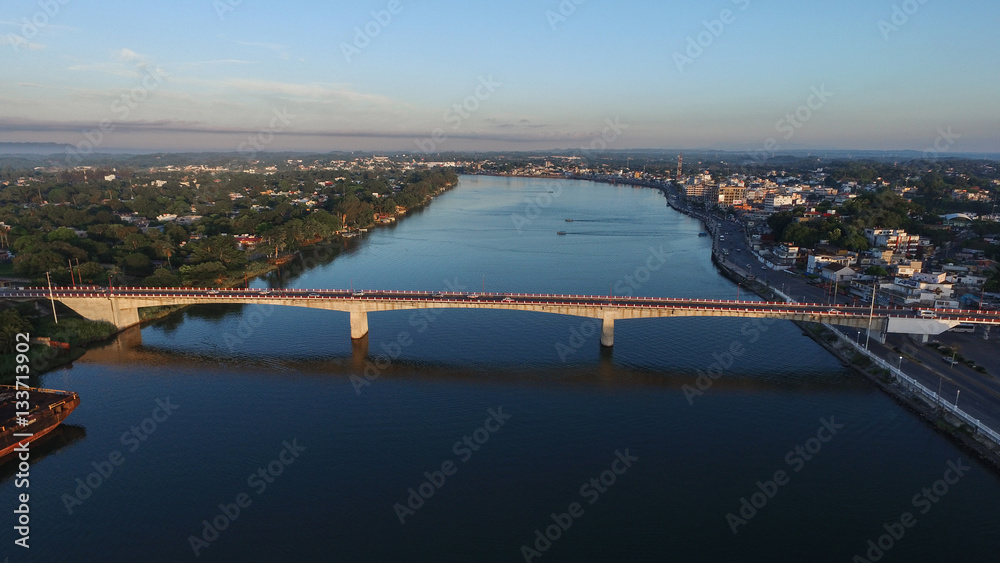 Puente de la ciudad de Veracruz visto desde un dron 