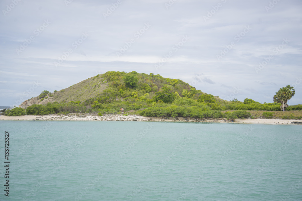 A small uninhabited island in the Gulf of Thailand.
