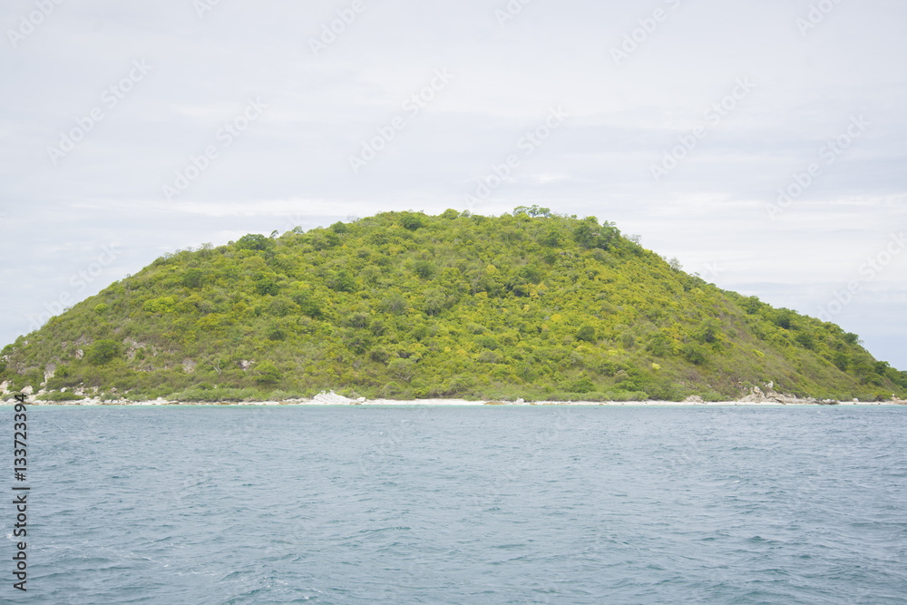 A small uninhabited island in the Gulf of Thailand. A small uninhabited island in the Gulf of Thailand.