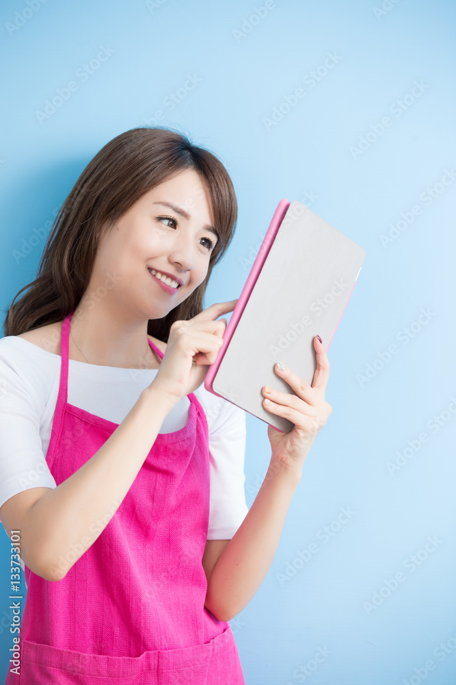 beauty housewife take tablet