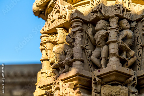Obraz na plátně Sculpture of Hindu god goddess carved on sandstone pillars in cursed and haunted
