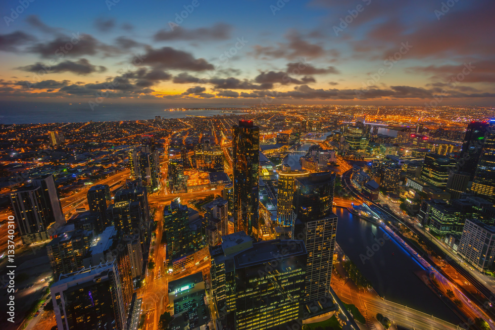 Fototapeta premium Aerial view of dramatic sunset at Melbourne city skyline