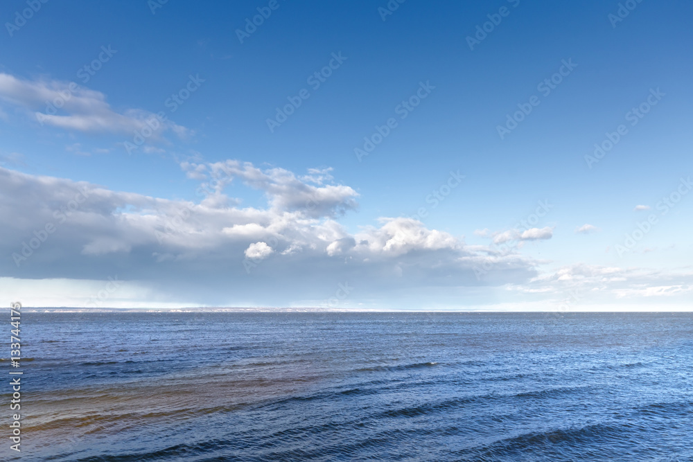 Fototapeta premium bright Sunny day / cloudy sky over water
